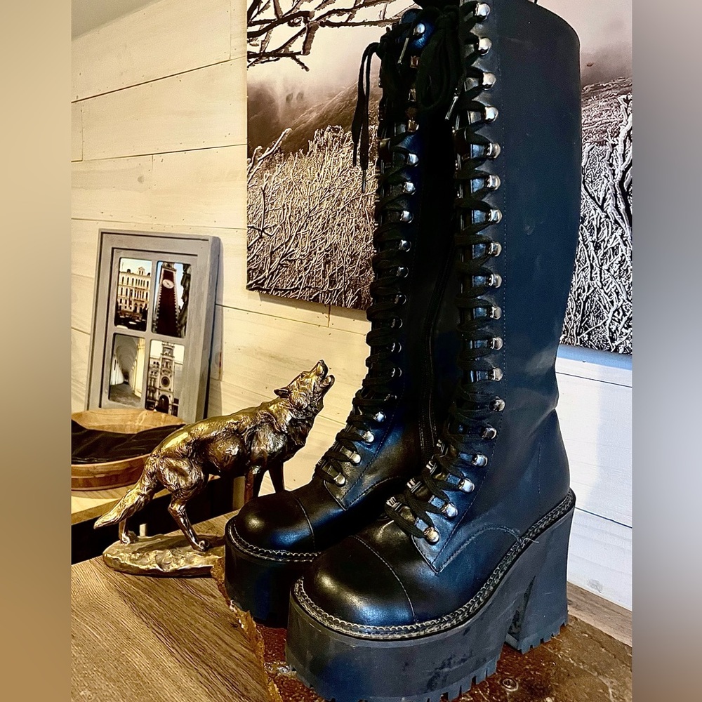 SOLD-Awesome Killstar Platform Lace-up Knee-high Combat Boots sz 7